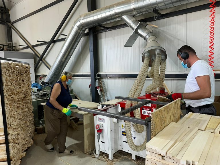 Where Local Wood Meets Beekeeping — image 4