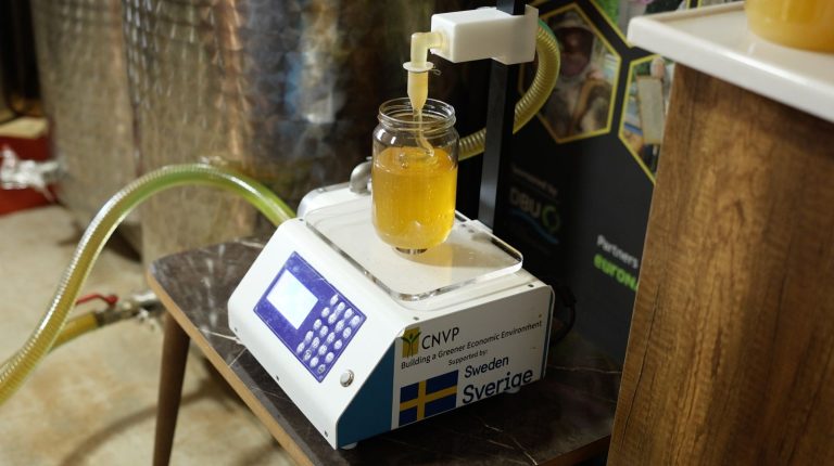 Women at the Heart of Kosovo’s Beekeeping Sector — image 3